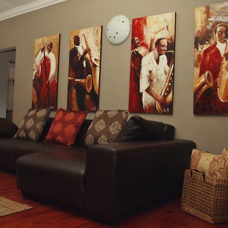 Aalwyns Guesthouse Vanderbijlpark Exterior photo