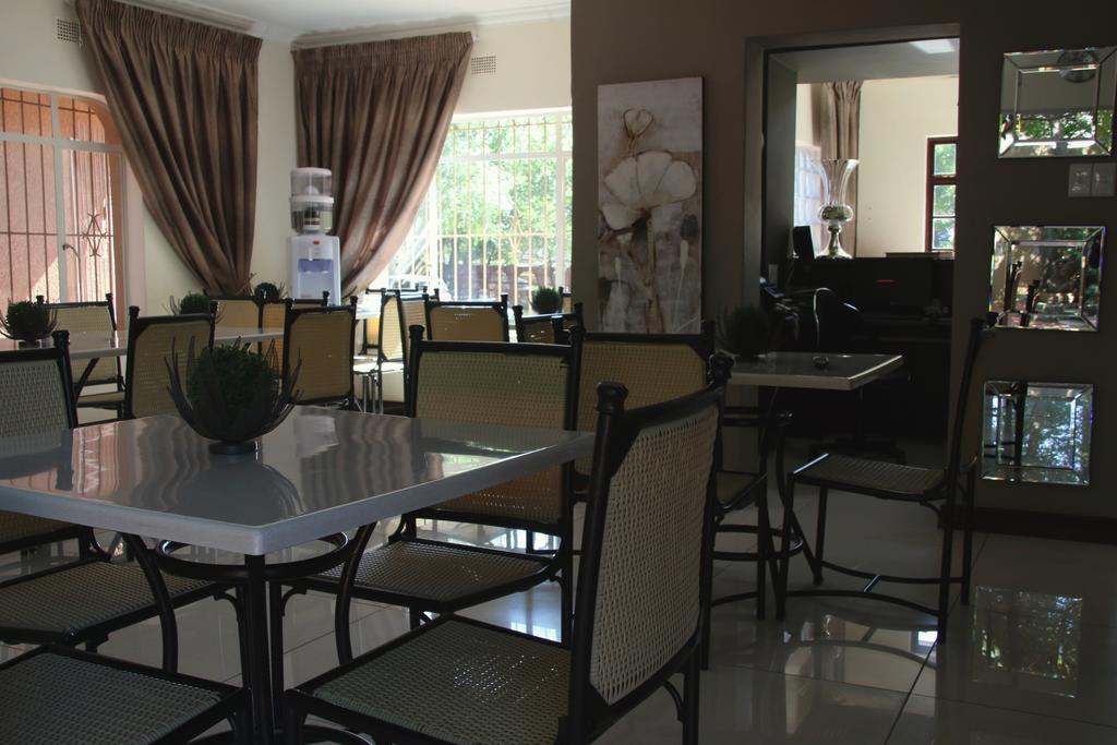 Aalwyns Guesthouse Vanderbijlpark Exterior photo